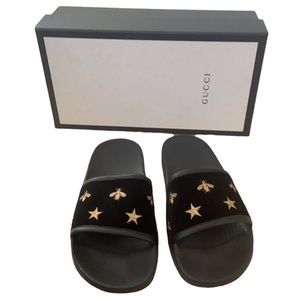 Gucci bee velvet slides